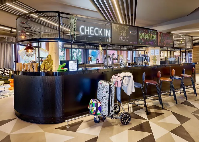 Moxy Luxembourg Airport Отель 3*