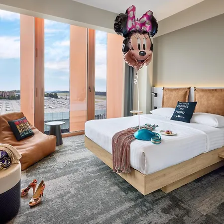 Moxy Luxembourg Airport Szálloda 3*