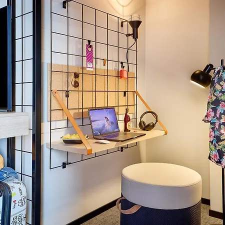Hotel Moxy Luxembourg Airport 3*