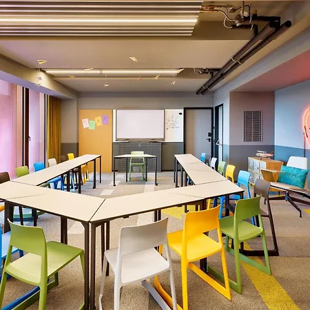 Hotell Moxy Luxembourg Airport