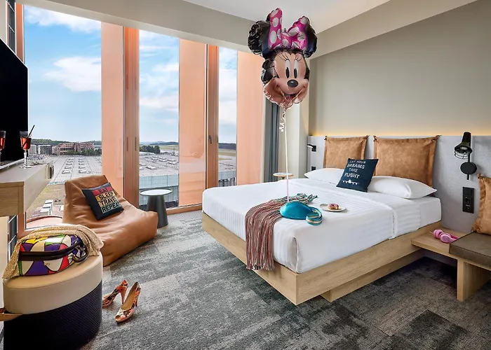 Moxy Luxembourg Airport Otel 3*