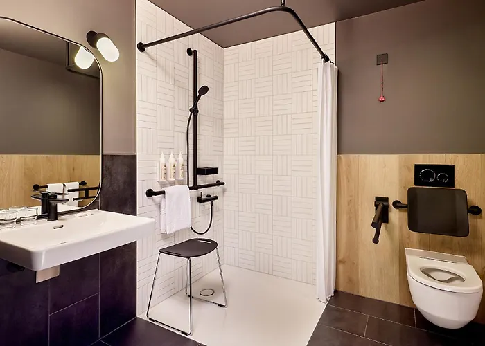 Moxy Luxembourg Airport Otel 3*